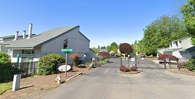 Building Photo - 3832 Auburn Rd NE