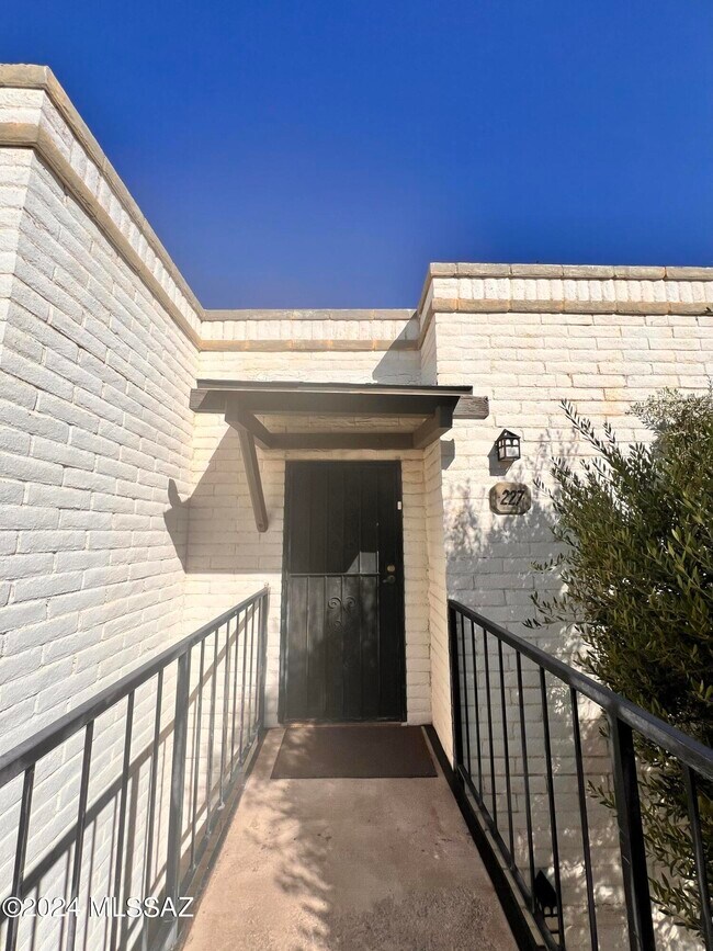 Building Photo - 8450 E Old Spanish Trail