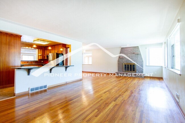 Building Photo - Spacious Home on Quiet Street with 2 Car Garage and Central A/C