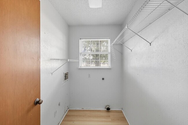 Building Photo - 5702 Teasley Ln