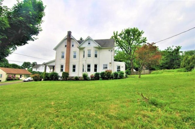 side of building - 322 N 7th St