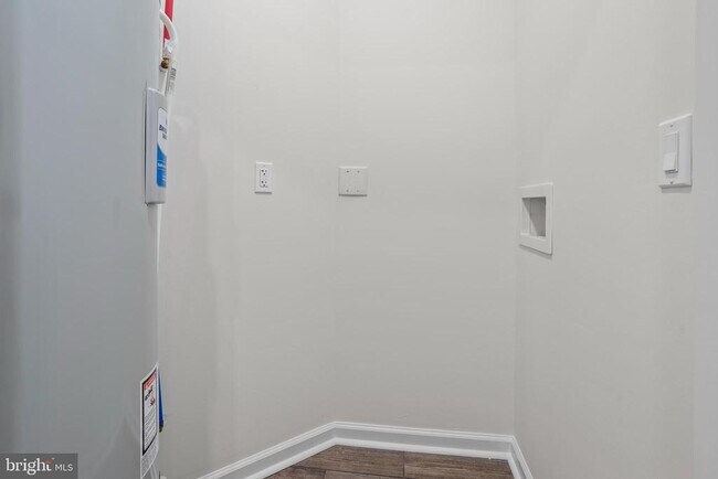 Building Photo - 819 11th Ave