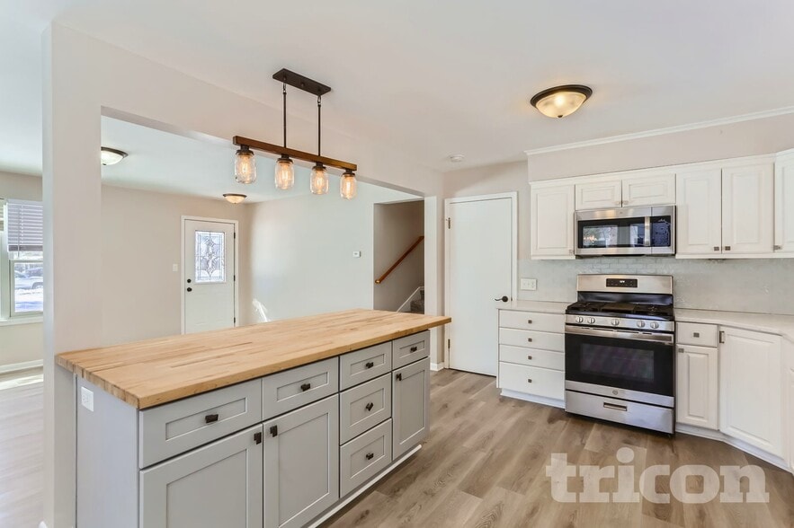 Building Photo - 7755 Eastwood Rd