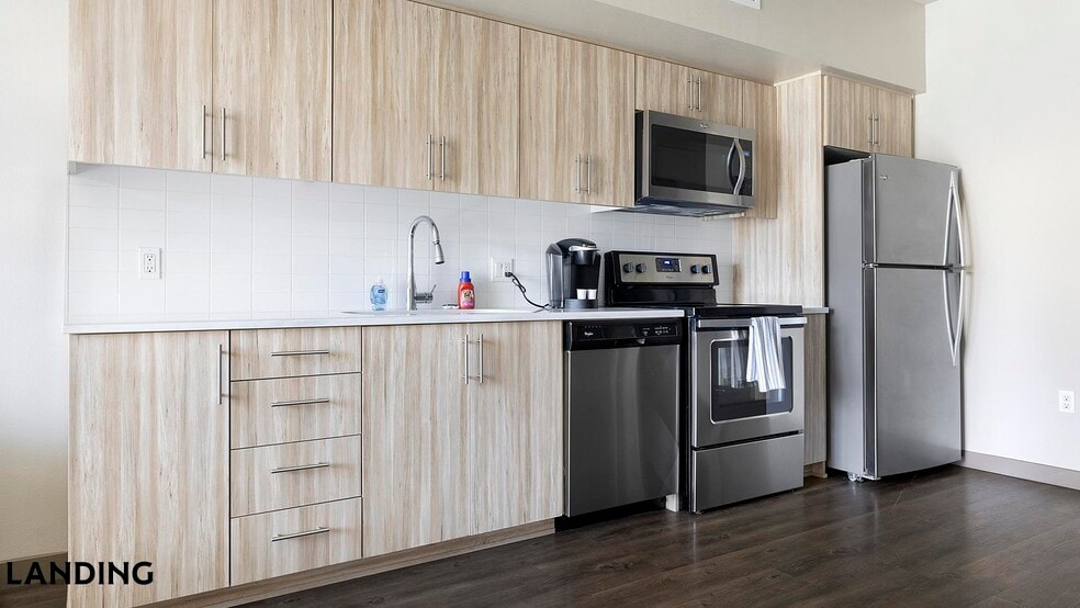 Building Photo - 1850 NW Front Ave