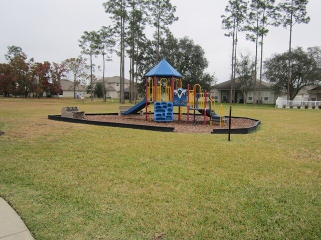 Building Photo - Fenced four bedroom in Lake Asbury