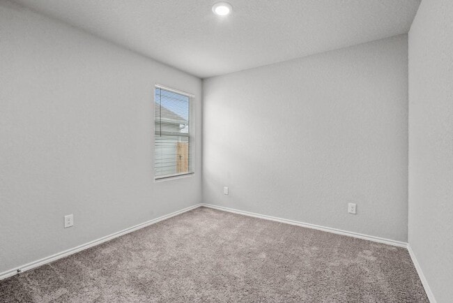 Building Photo - 542 Blue Stem Rd