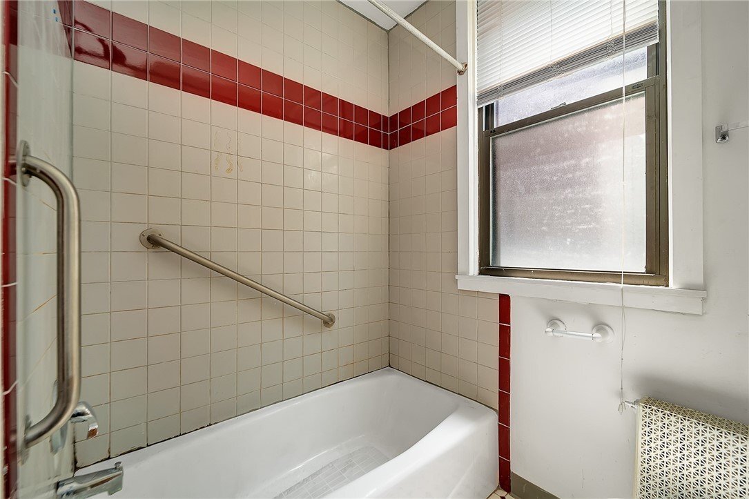 Building Photo - 2311 Sherbrook St