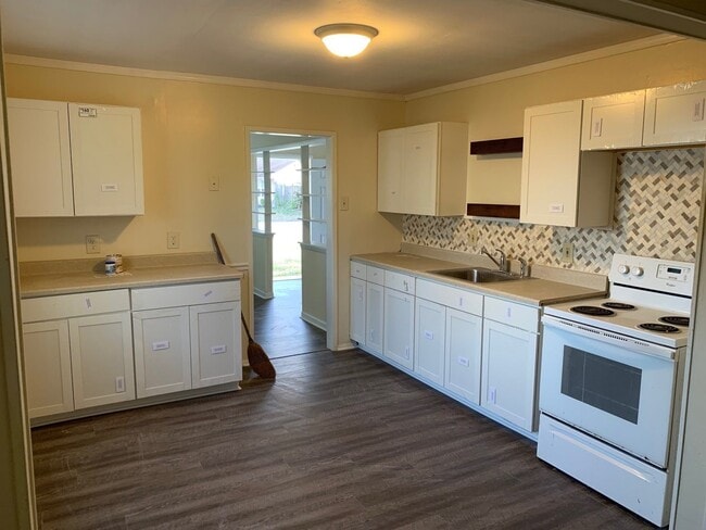 Building Photo - Cute 3 Bedroom 1 Bath Home
