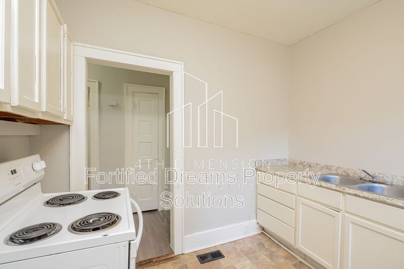 Building Photo - 918 Camel Ave