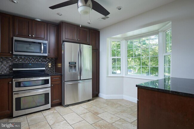 Primary Photo - 124 Barnsfield Ct