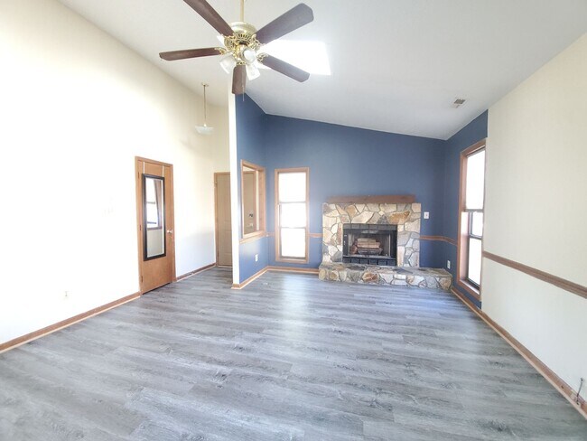 Building Photo - 545 Auburndale Ln