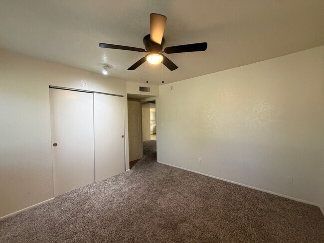 Building Photo - 3 Bed 2 Ba Condo