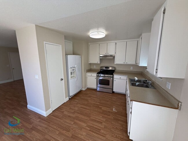 Building Photo - $2995.00 Spacious 3 Bed / 2 Bath Cottage i...