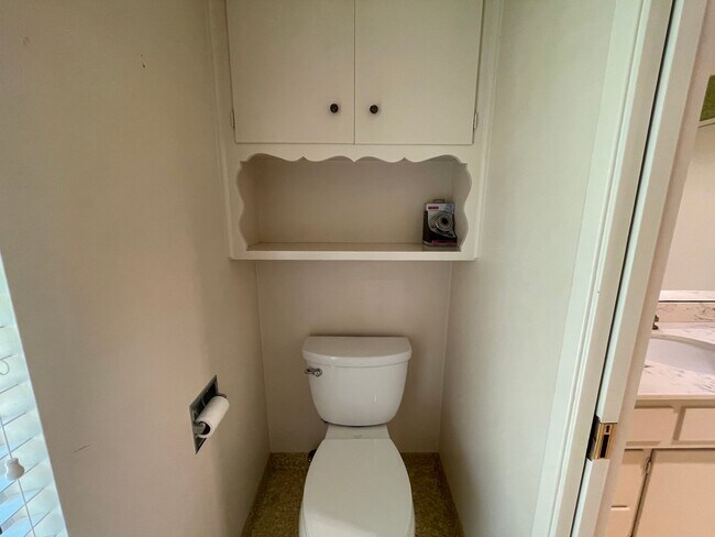 Building Photo - Custom home located next to Oakdale Country Club!