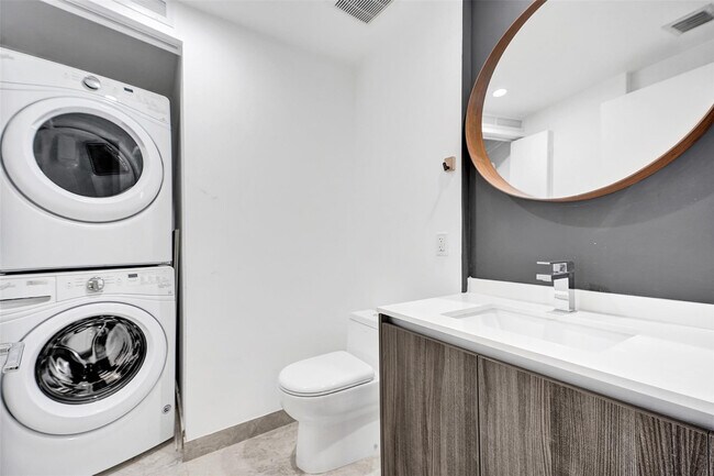 Building Photo - 488 NE 18th St