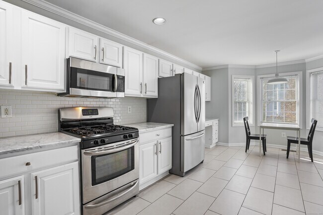 Building Photo - 1406 Pinnacle Way