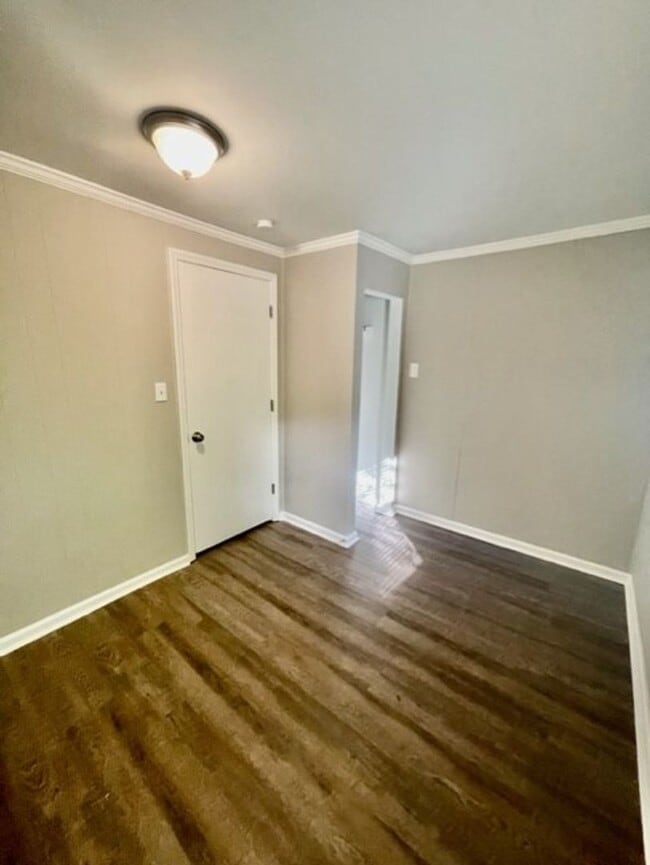 Building Photo - Don't miss out on this Adorable 2 bedroom ...