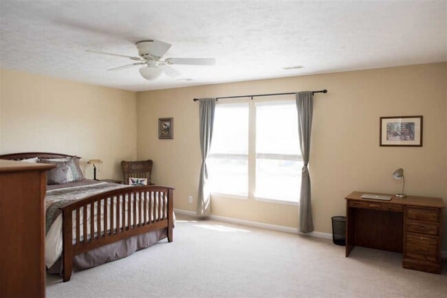 Building Photo - 4 Bedroom 2.5 Bath Home