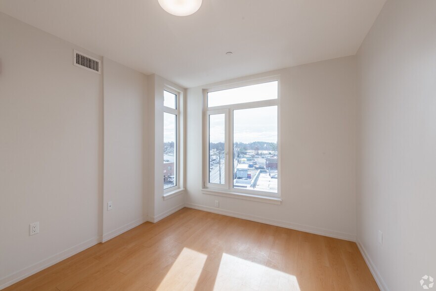 Building Photo - 77 New St