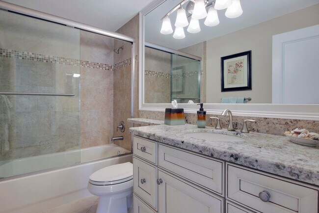 Building Photo - 820 Club Dr