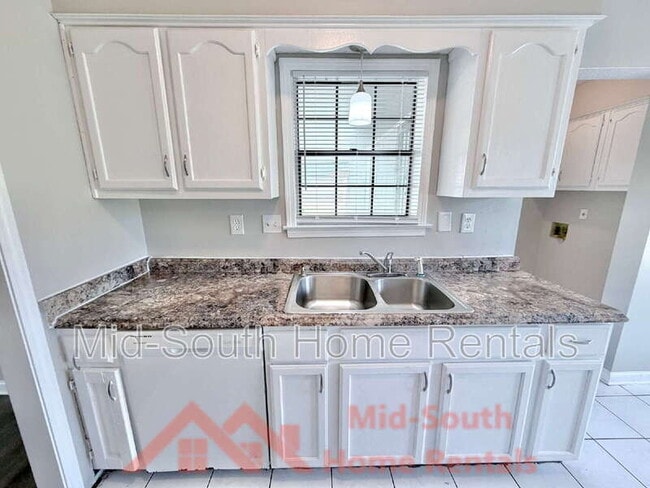 Building Photo - 4900 Walden Glen St