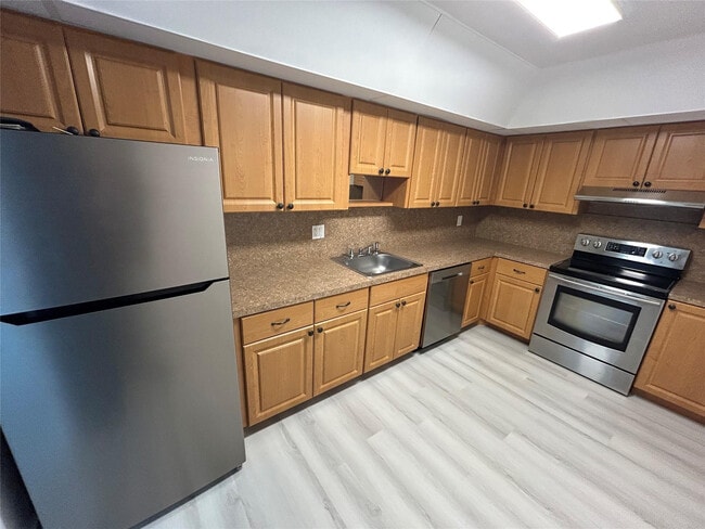 Building Photo - 405 N Ocean Blvd