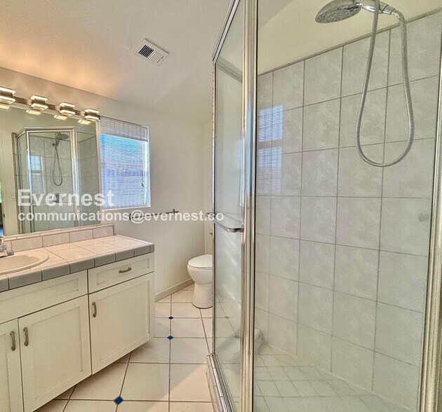 Building Photo - 4455 Rockland Pl