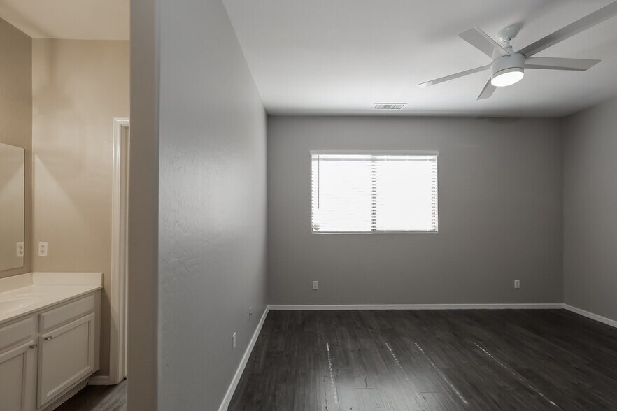 Building Photo - 11217 W Berkeley Rd