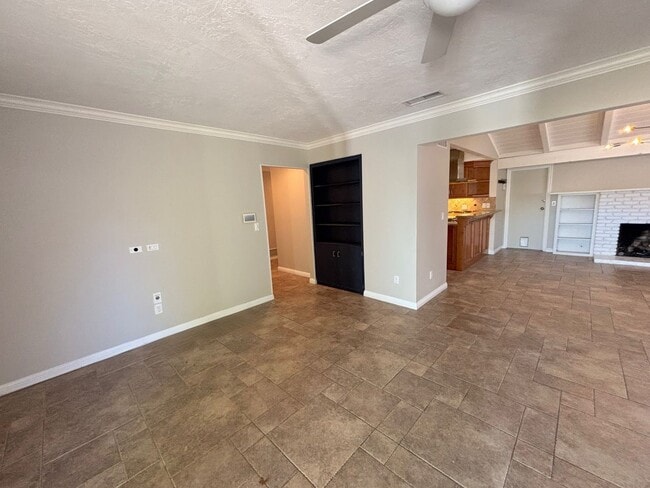 Building Photo - Beautiful home in the city of Orange.