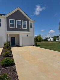 Building Photo - Move In Ready - 3 Bedrooms, 2.5 Baths. Hic...