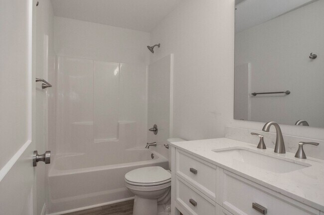 Building Photo - Lux Three Bedroom Townhouse in Sherrills Ford