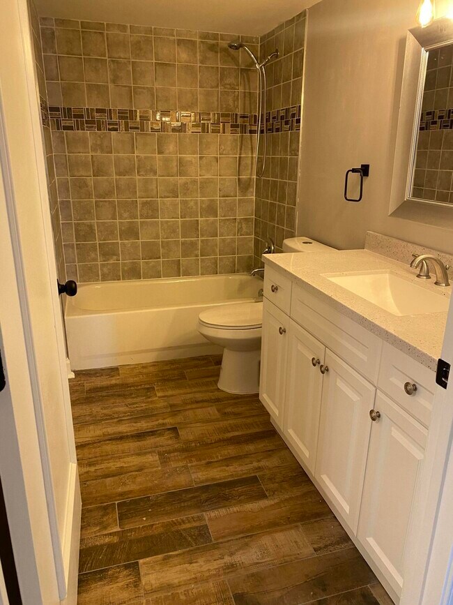 Building Photo - 5951 Regal Glen Dr