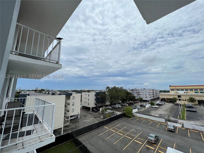 Building Photo - 920 NE 169th St