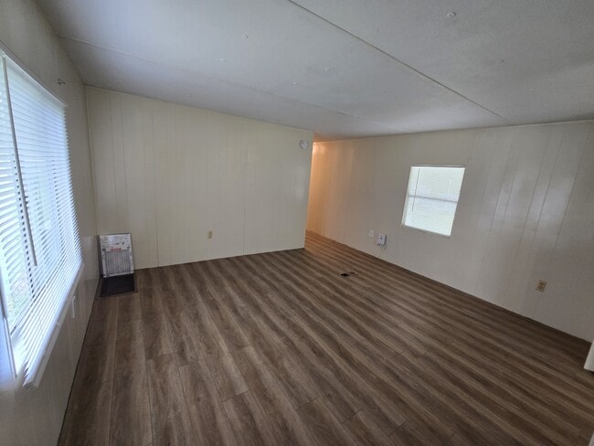 Building Photo - 2004 Palm St