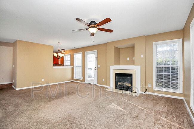 Building Photo - 1815 Butterfly Ln