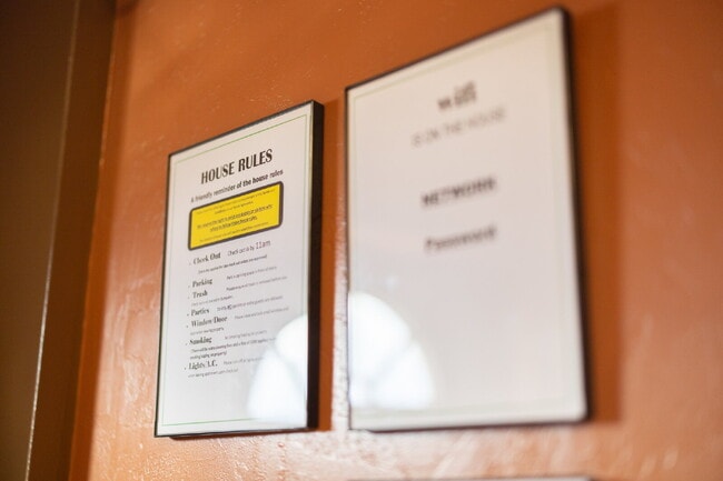 Building Photo - Executive Rental - Fully Furnished