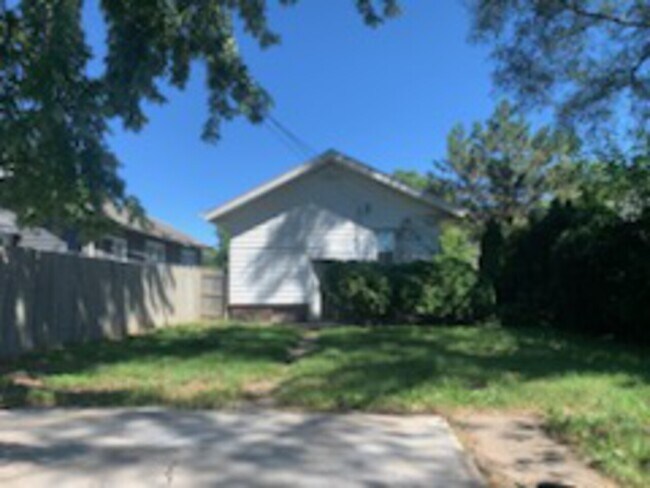 Building Photo - 1217 N Adams