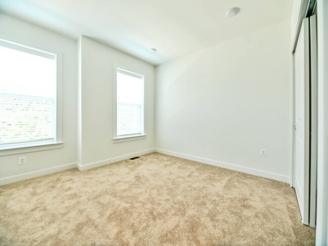 Building Photo - 16076 Frederick Rd