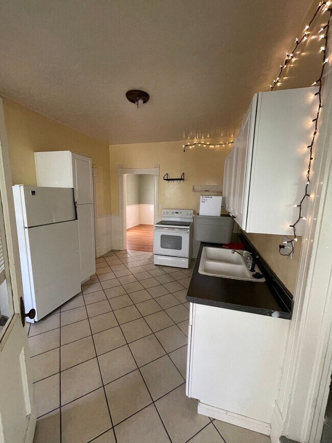 Building Photo - 1229 12th St