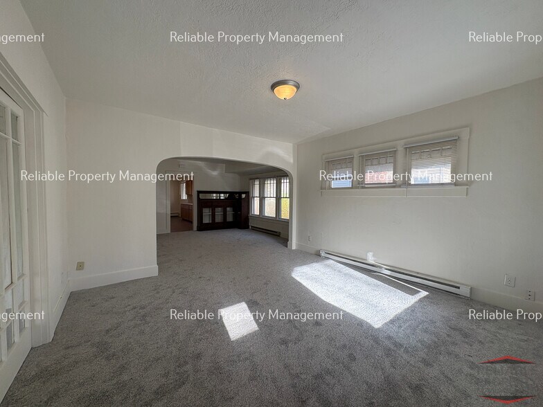 Building Photo - 562 I St