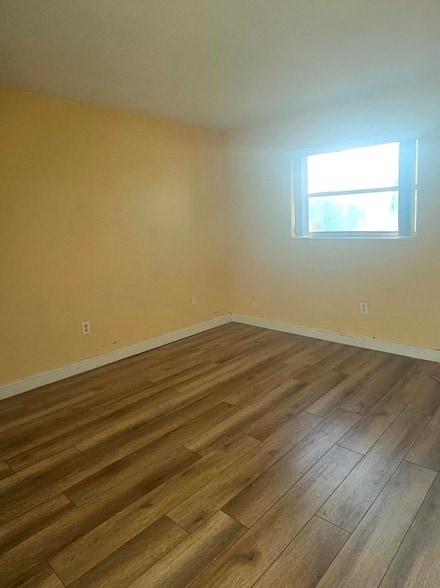 Building Photo - 1505 Crescent Cir