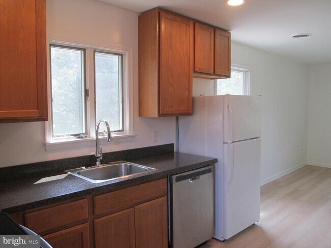Building Photo - 25440 Luhaven