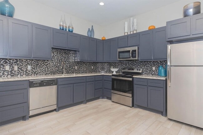 Building Photo - 3125 Crestdale Dr
