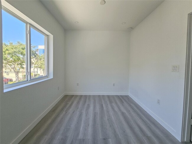 Building Photo - 2669 SW 9th St