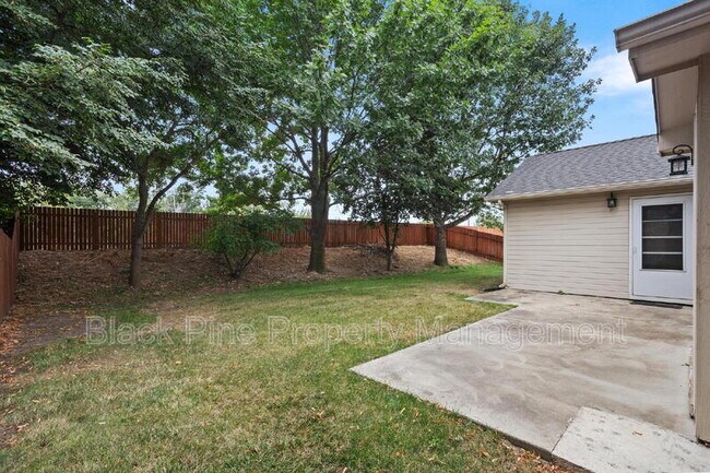 Building Photo - 543 W Bosanka Dr