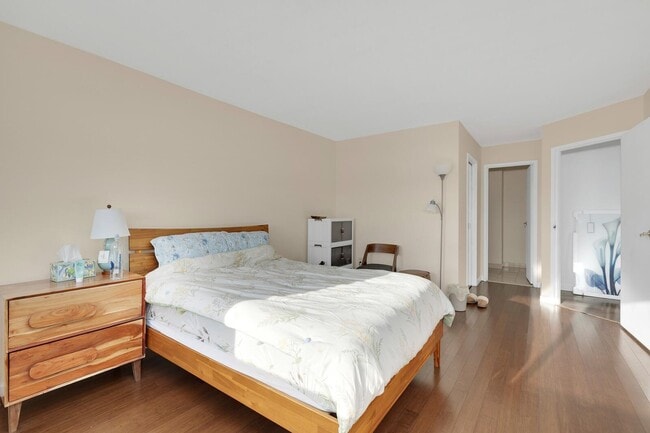 Building Photo - 1733 Harmon Cove Tower