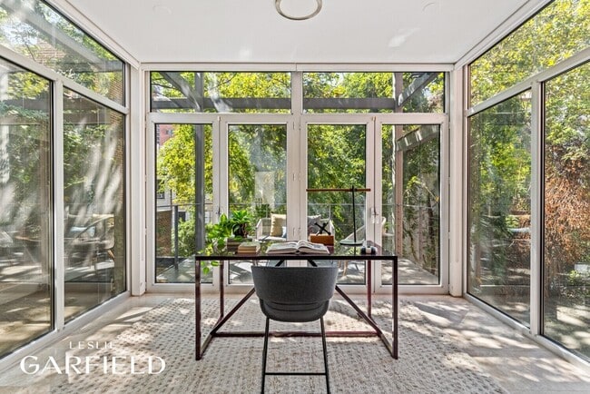 Building Photo - 240 E 61st St