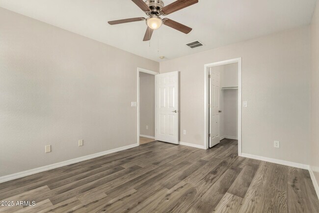 Building Photo - 4115 W Valley View Dr