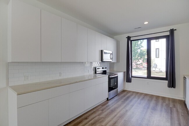 Building Photo - Luxury 3 Bed Townhome in Durham RTP