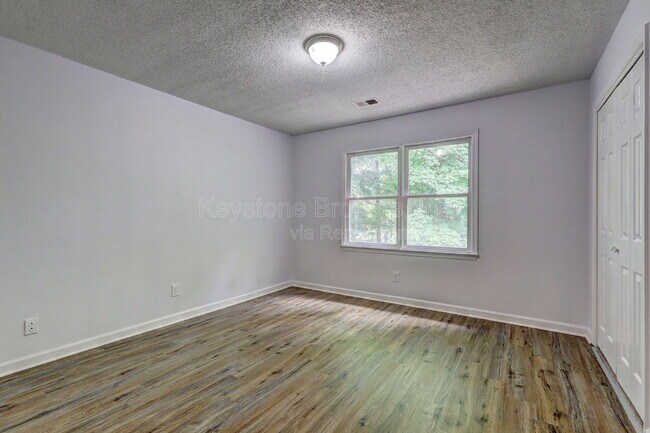 Building Photo - 212 Clarkdell Dr